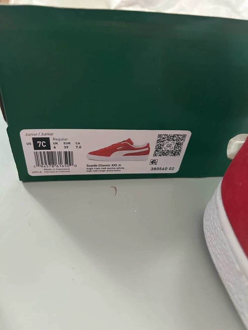 BNIB Puma Black Red Classic XXI Jr Sneakers with White Trim Sz 7 - Picture 3 of 3